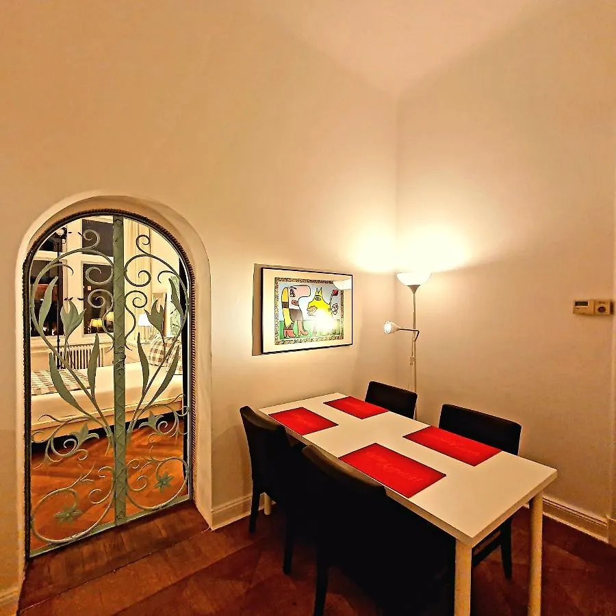 Apartment 3 Large Rooms With 2 Separate Bedbrooms Close To City Centre Near Kudamm And Kadewe Berlin Germany