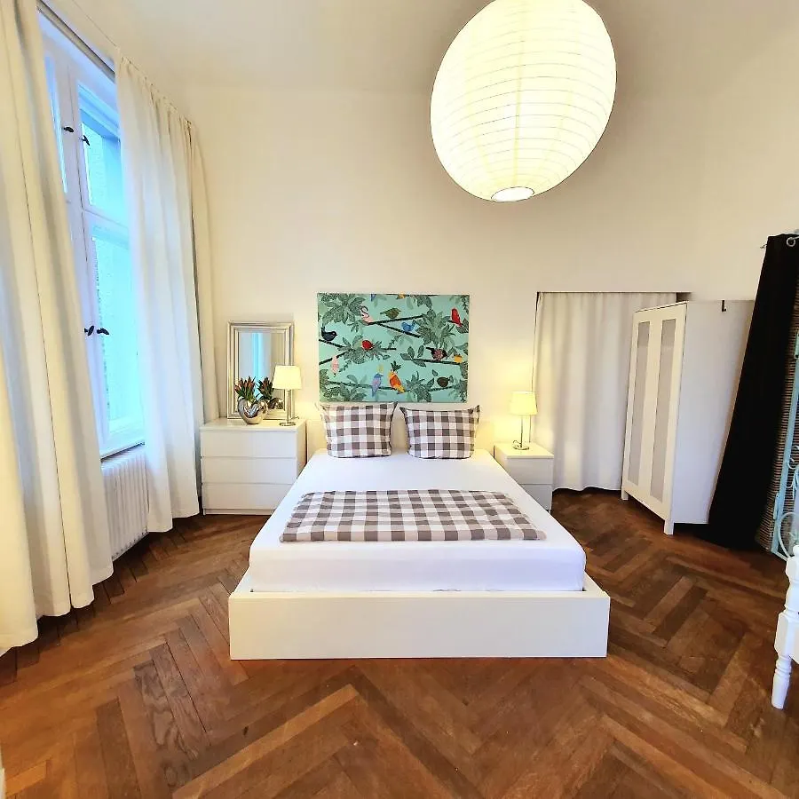 Apartment 3 Large Rooms With 2 Separate Bedbrooms Close To City Centre Near Kudamm And Kadewe Berlin 0*,